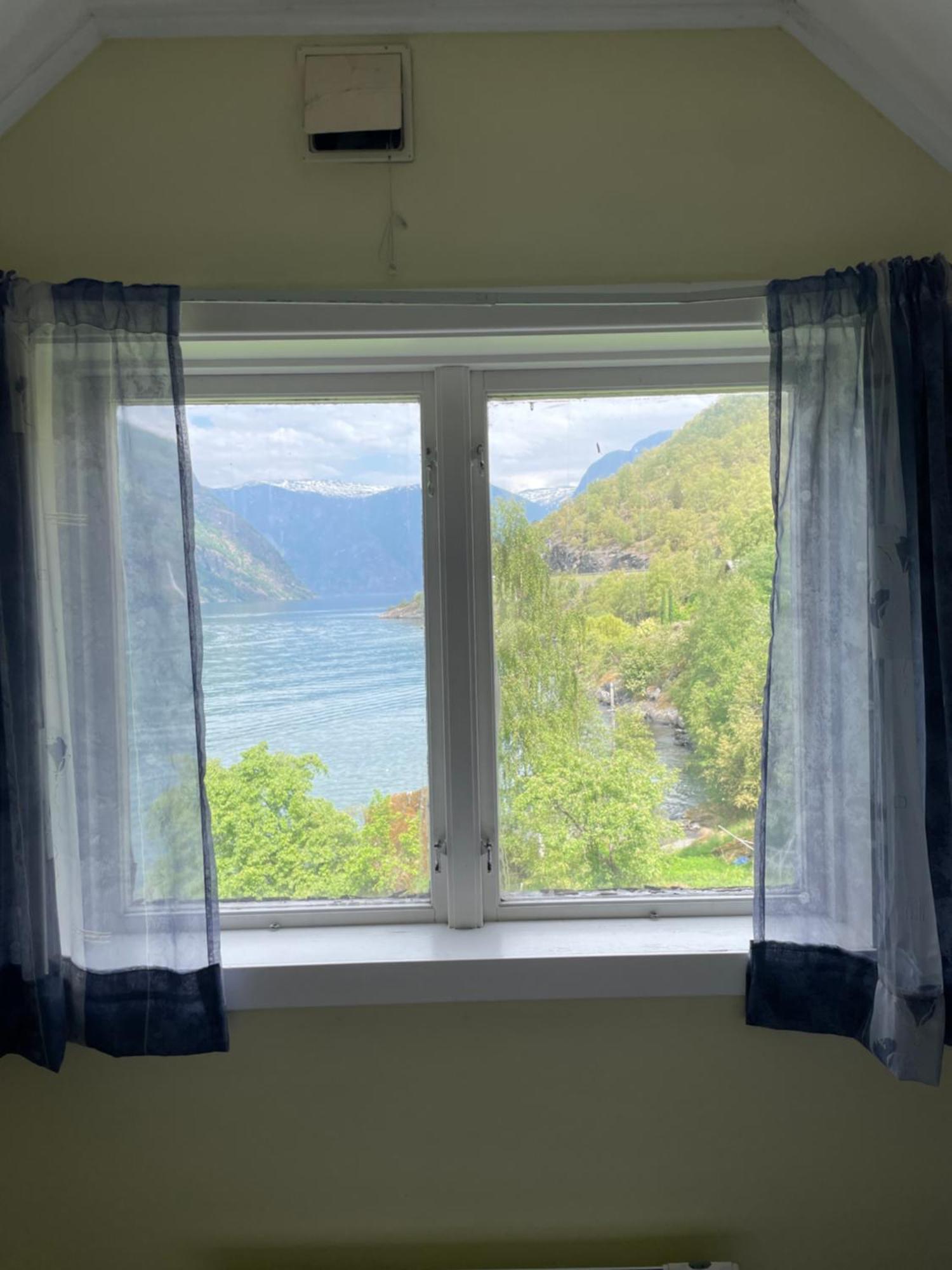 Aurland Feriehus Екстериор снимка