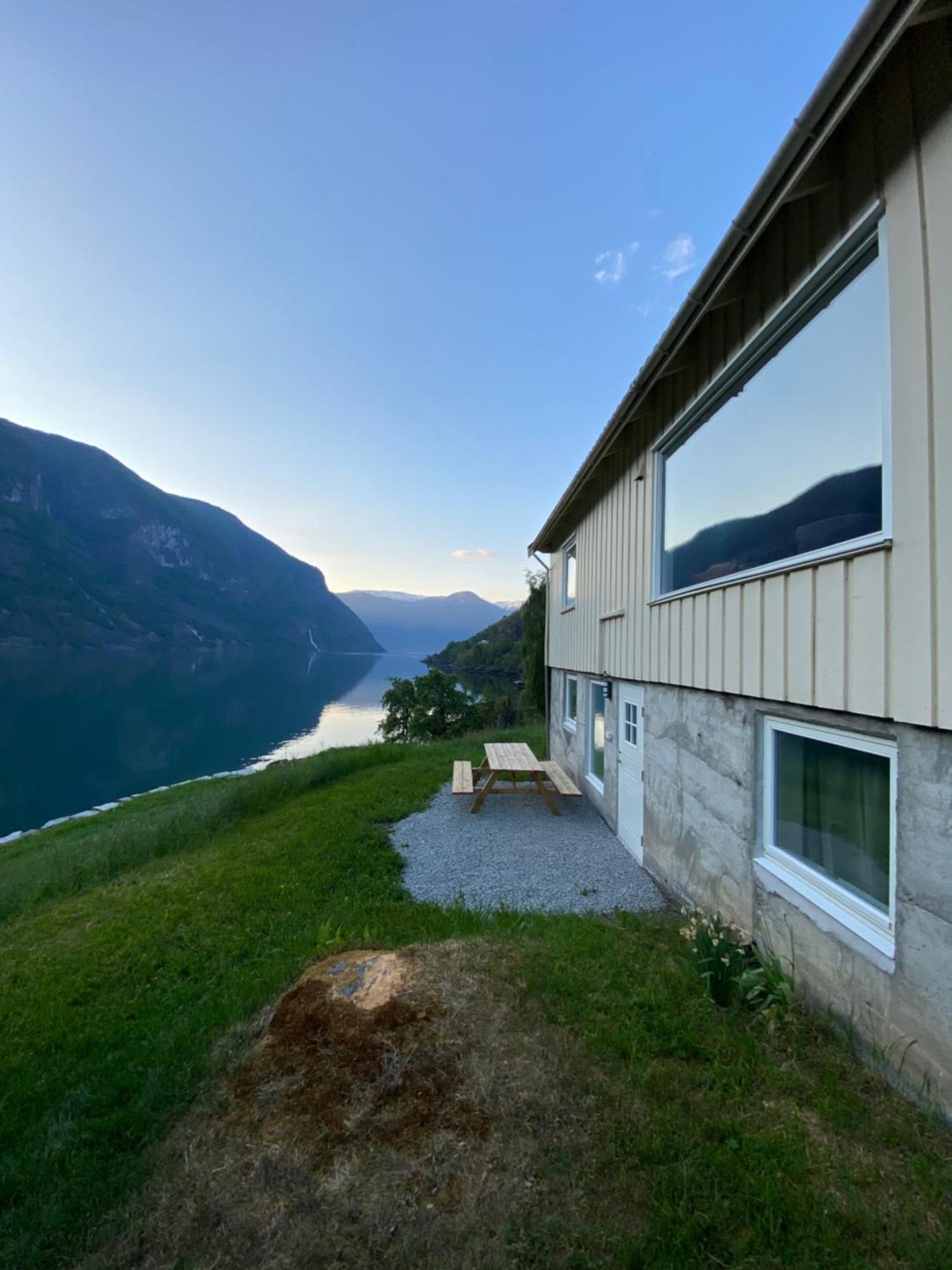 Aurland Feriehus Екстериор снимка