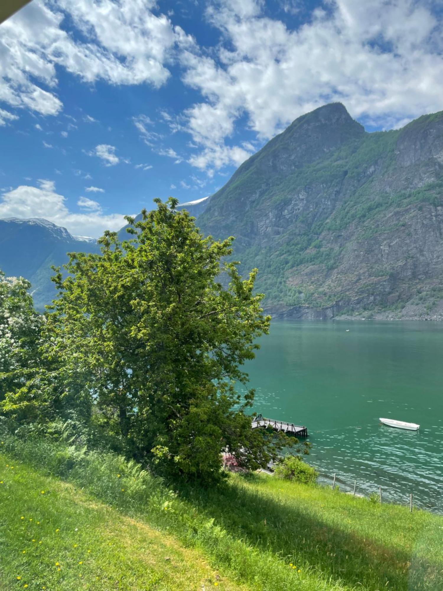Aurland Feriehus Екстериор снимка