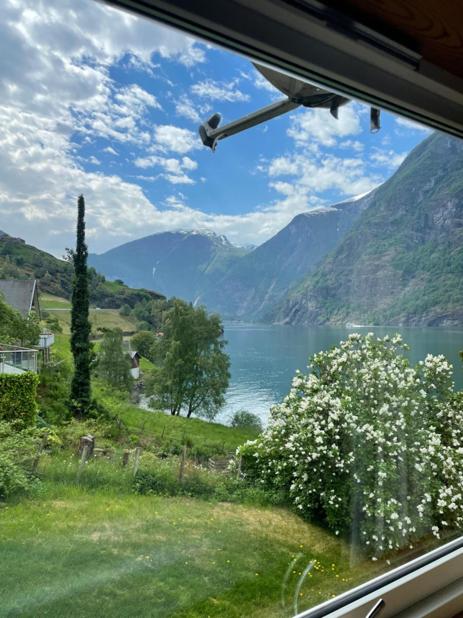 Aurland Feriehus Екстериор снимка
